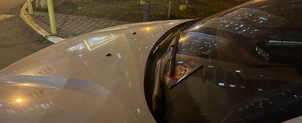 Раскладка листовок на автомобили от ресторана СЁ
