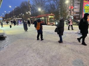Раздача листовок от аптеки Живика в Перми