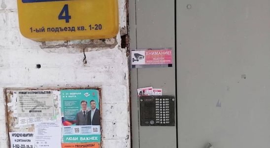 Расклейка листовок в разных районах Перми