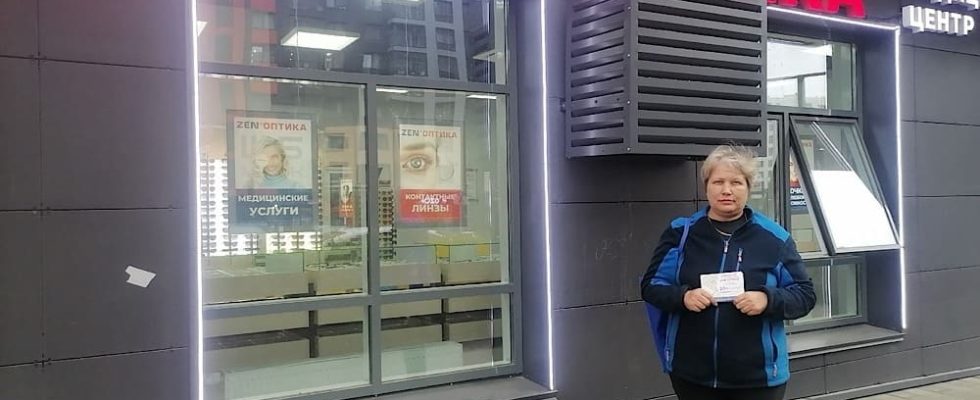 Раздали листовки от магазина Зеноптика в Перми